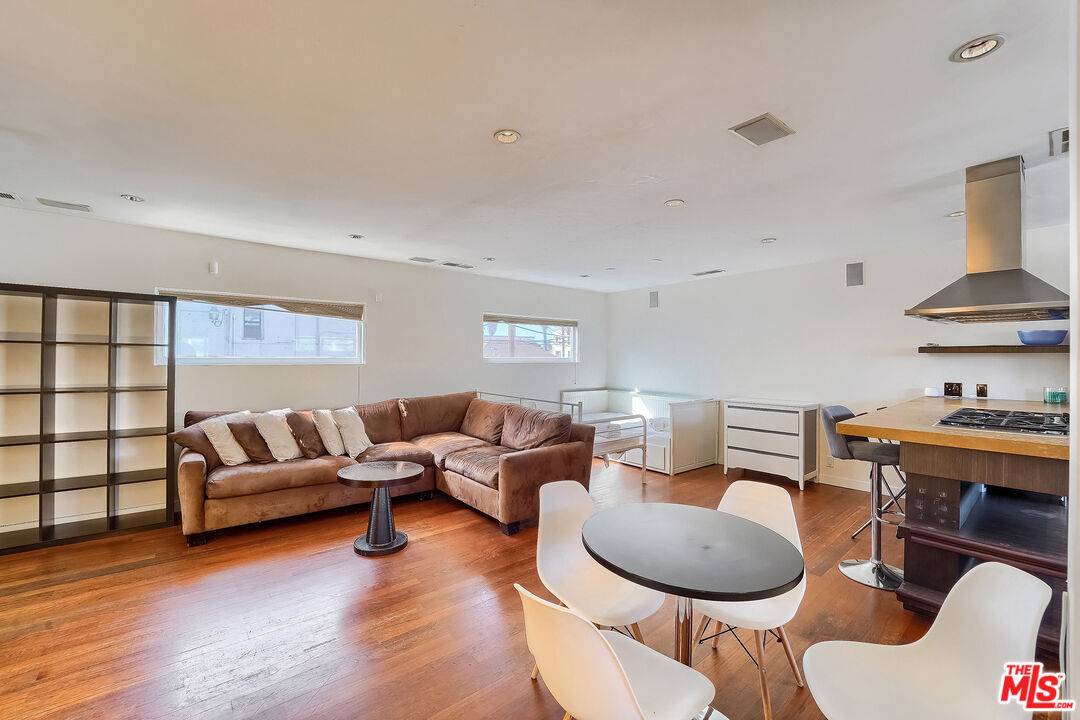 109 Dudley Ave 1BR Marina Del Rey La