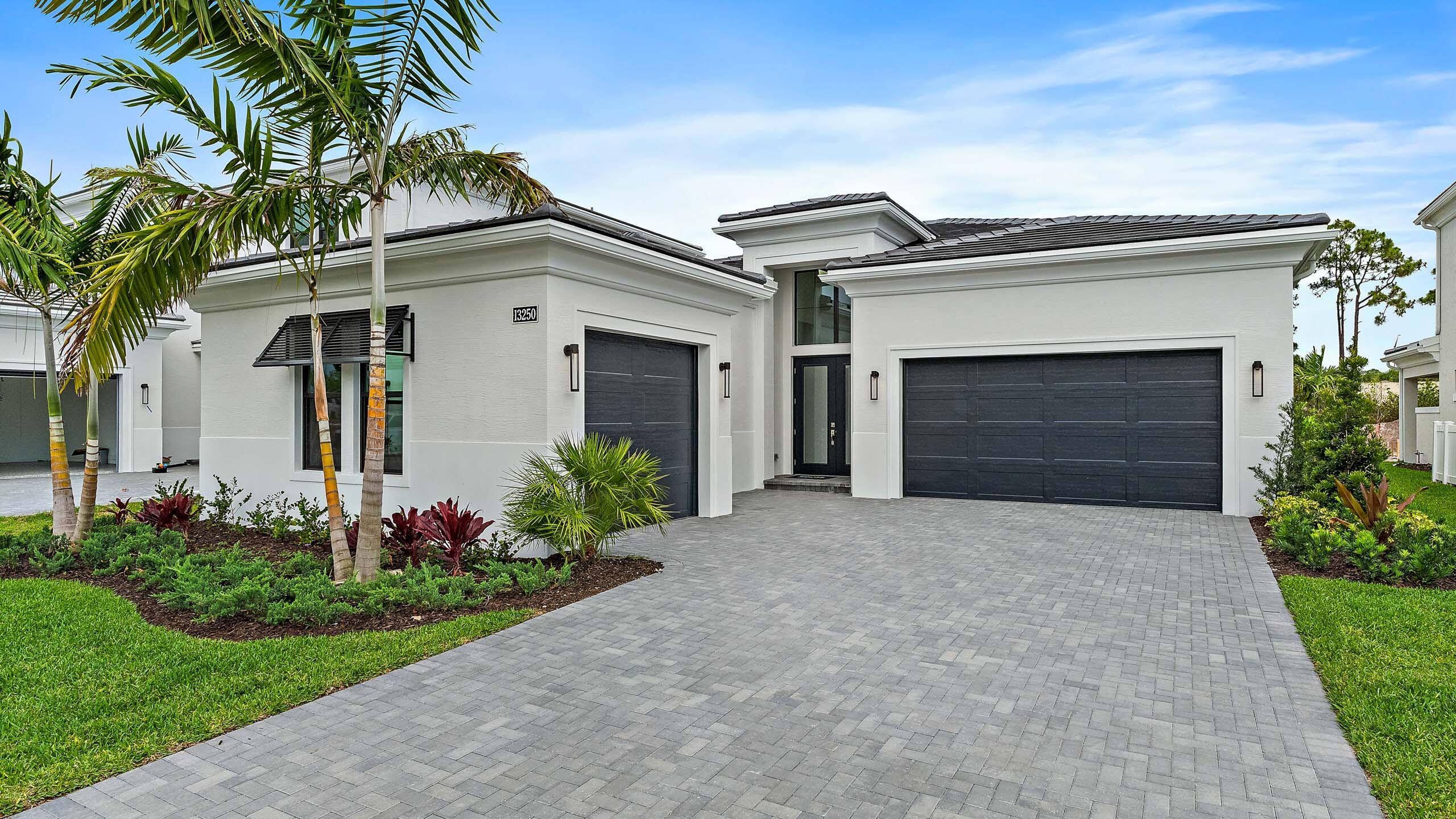 Experience luxury living !
