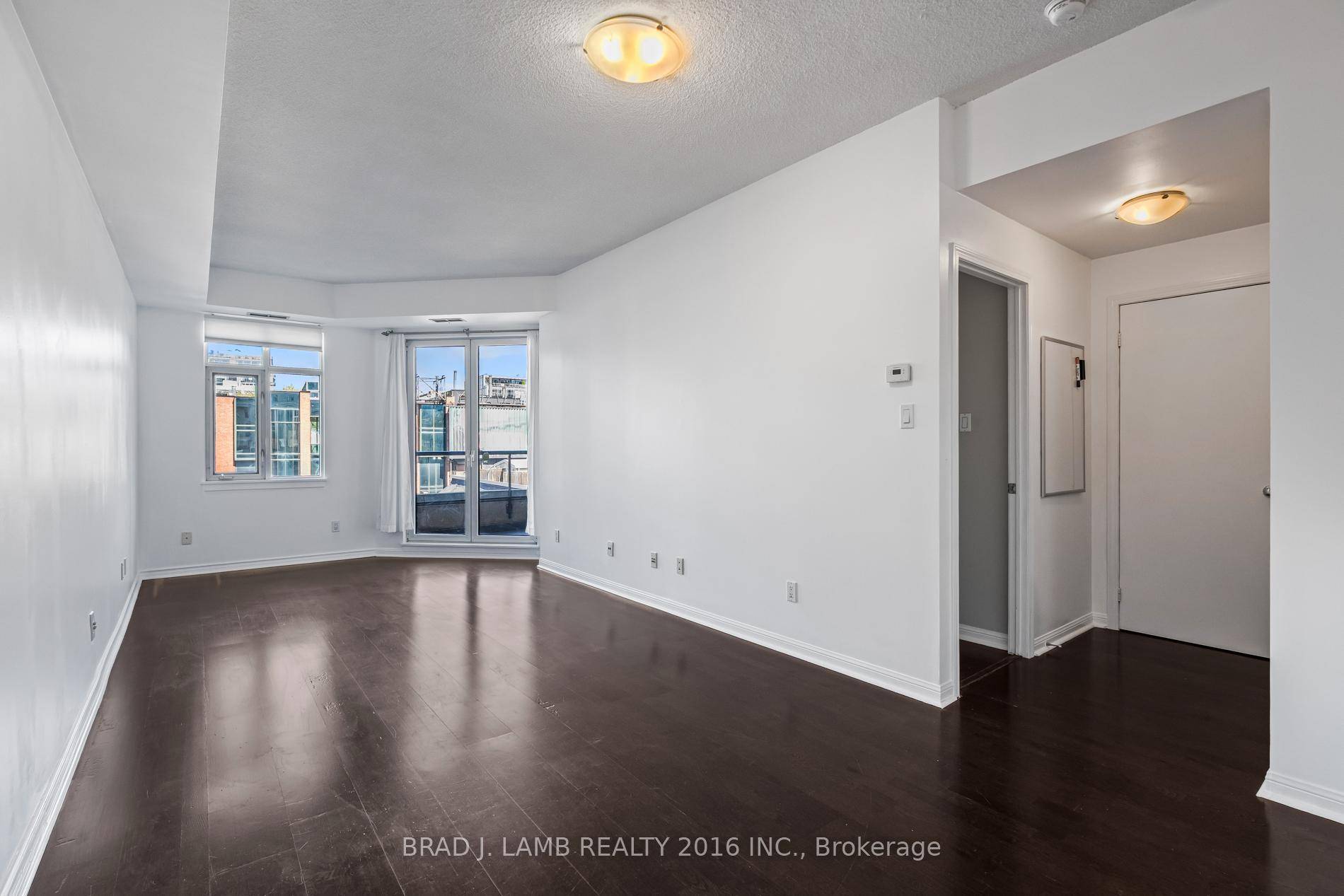 Welcome To One Of The Best In King West !