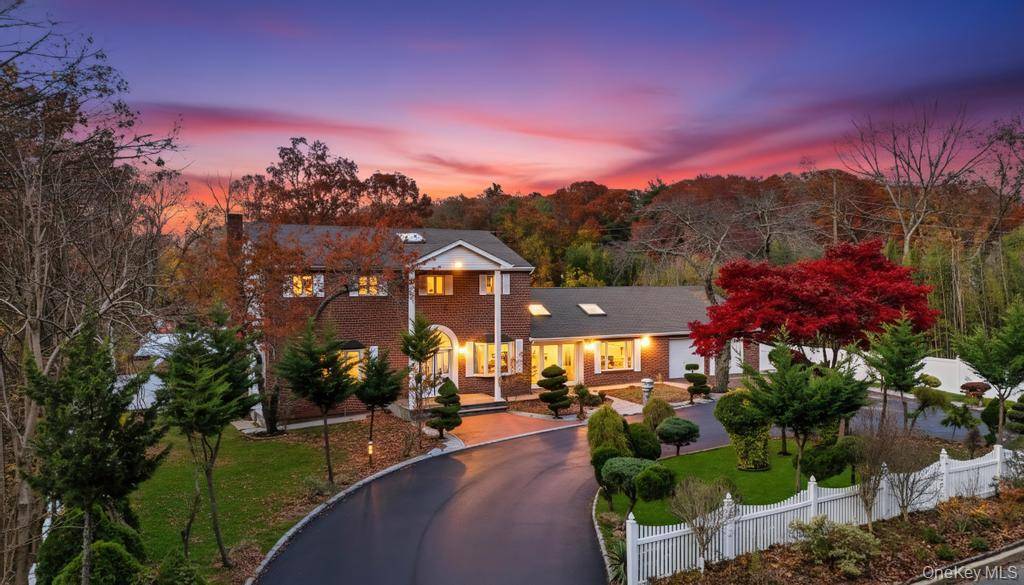 Welcome to 100 Old Northport Road in Kings Park.