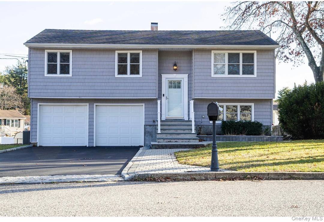 Beautiful Hi Ranch, In Mint Condition, Nothing To Do.