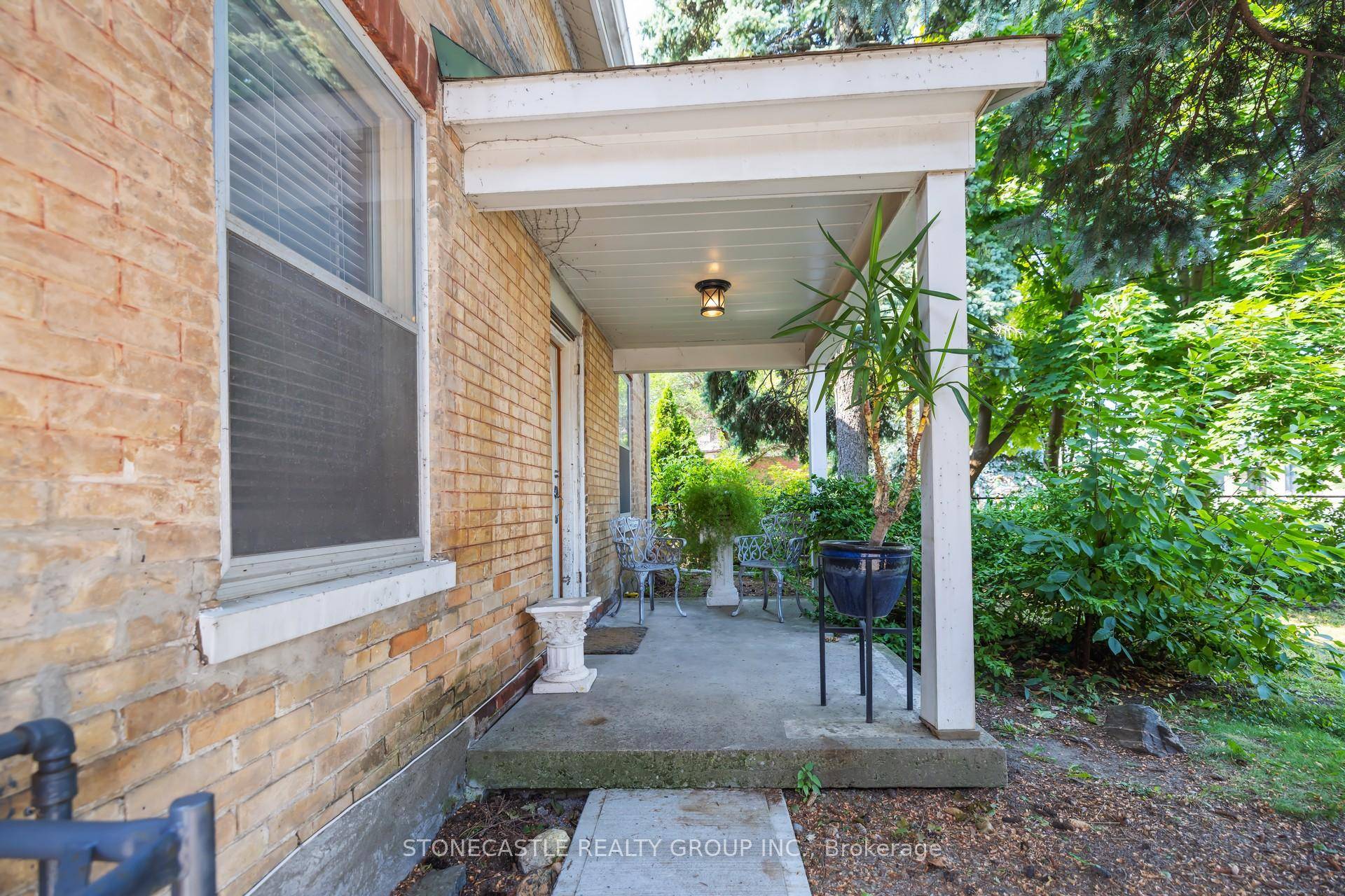 Opportunity to own a C1 zoned Mixed Main Street MMS property in the heart of Maple at Keele and Major Mackenzie.