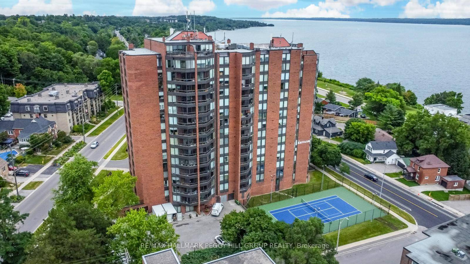 SUN FILLED 1, 200 SQFT CONDO STEPS FROM DOWNTOWN amp ; THE WATERFRONT !
