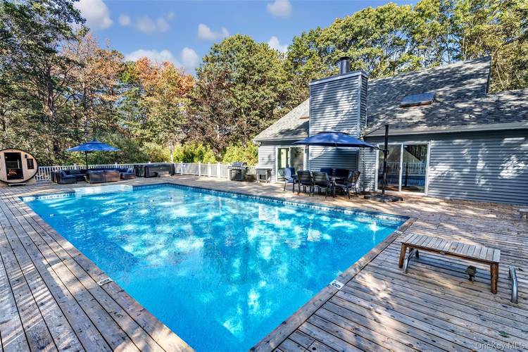 PRIVACY AND TRANQUILITY ABOUND AT THIS RESIDENCE !