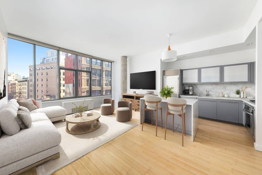 Perfectly situated at the nexus of SoHo and NoLita, this exceptional modern one bedroom home boasts soaring 10'2 ceilings and 33 feet of unobstructed and protected eastern views.