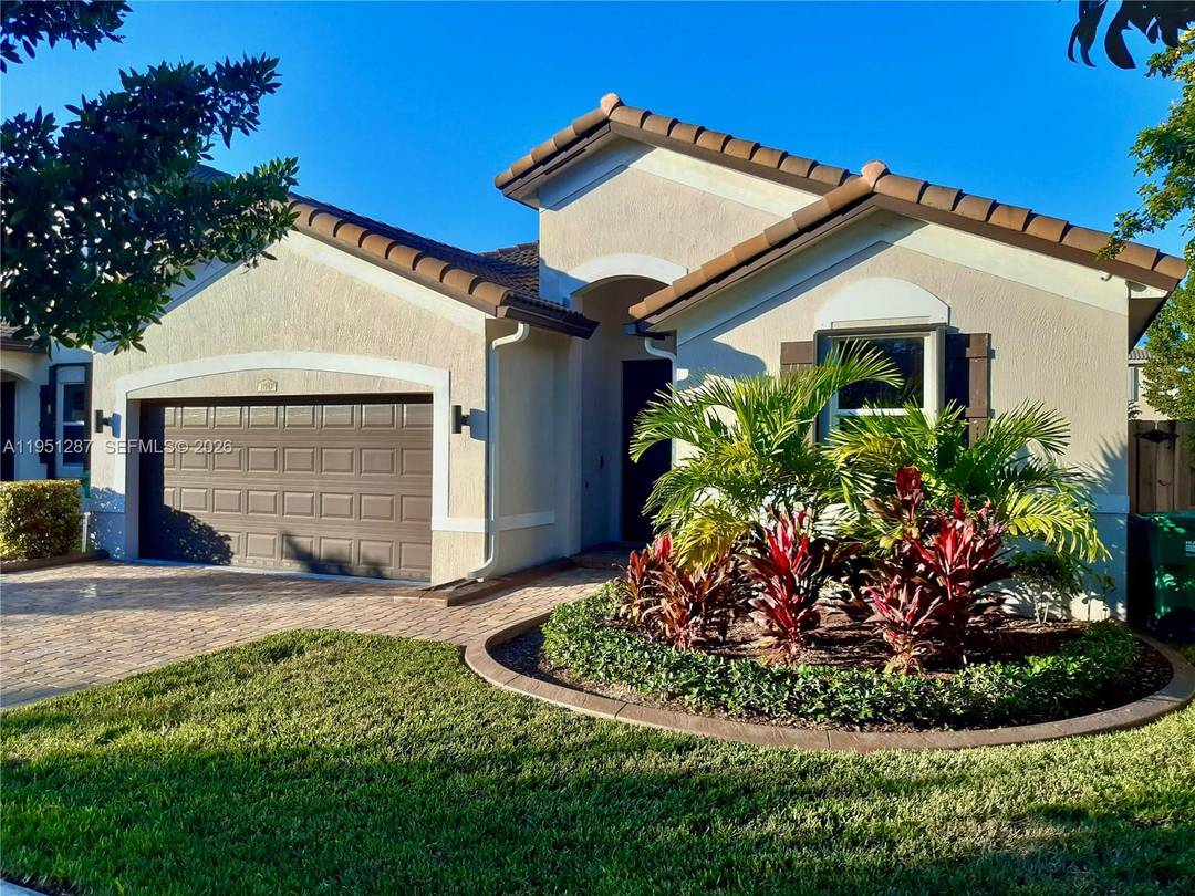 Stunning 3 bedroom, 2 bath home located in the desirable Hemingway Point community in Homestead.