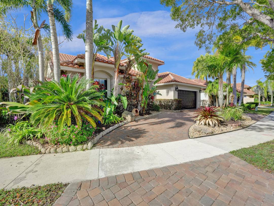 Explore and fall in love with this immaculate 4 bedroom, 3 bathroom one story pool home nestled in the heart of Orchid Island and situated on a spacious corner lot ...