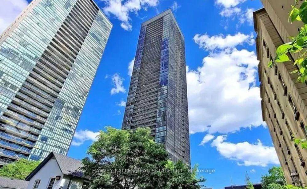 Yorkville Prestigious Neighbourhood !