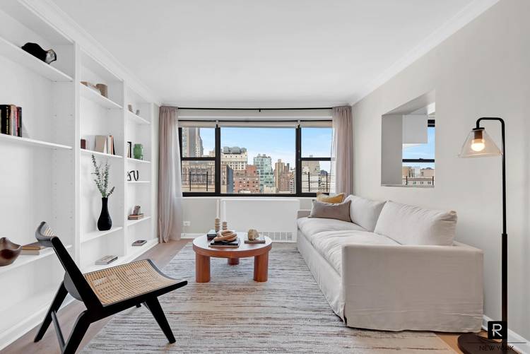 High floor Corner apartment 2BR 2BA Triple exposure Rarely available high floor corner two bedroom, two bath residence with North, South, and West views from 11 oversized windows providing beautiful ...