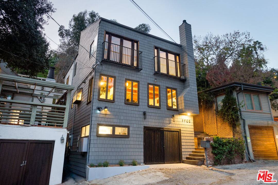1905   Weepah Way 4BR Hollywood Hills East La