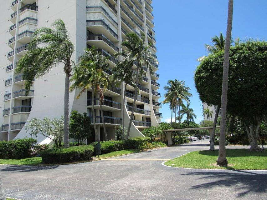 SEASONAL RENTAL.. Fully furnished and equipped with everything you might need.