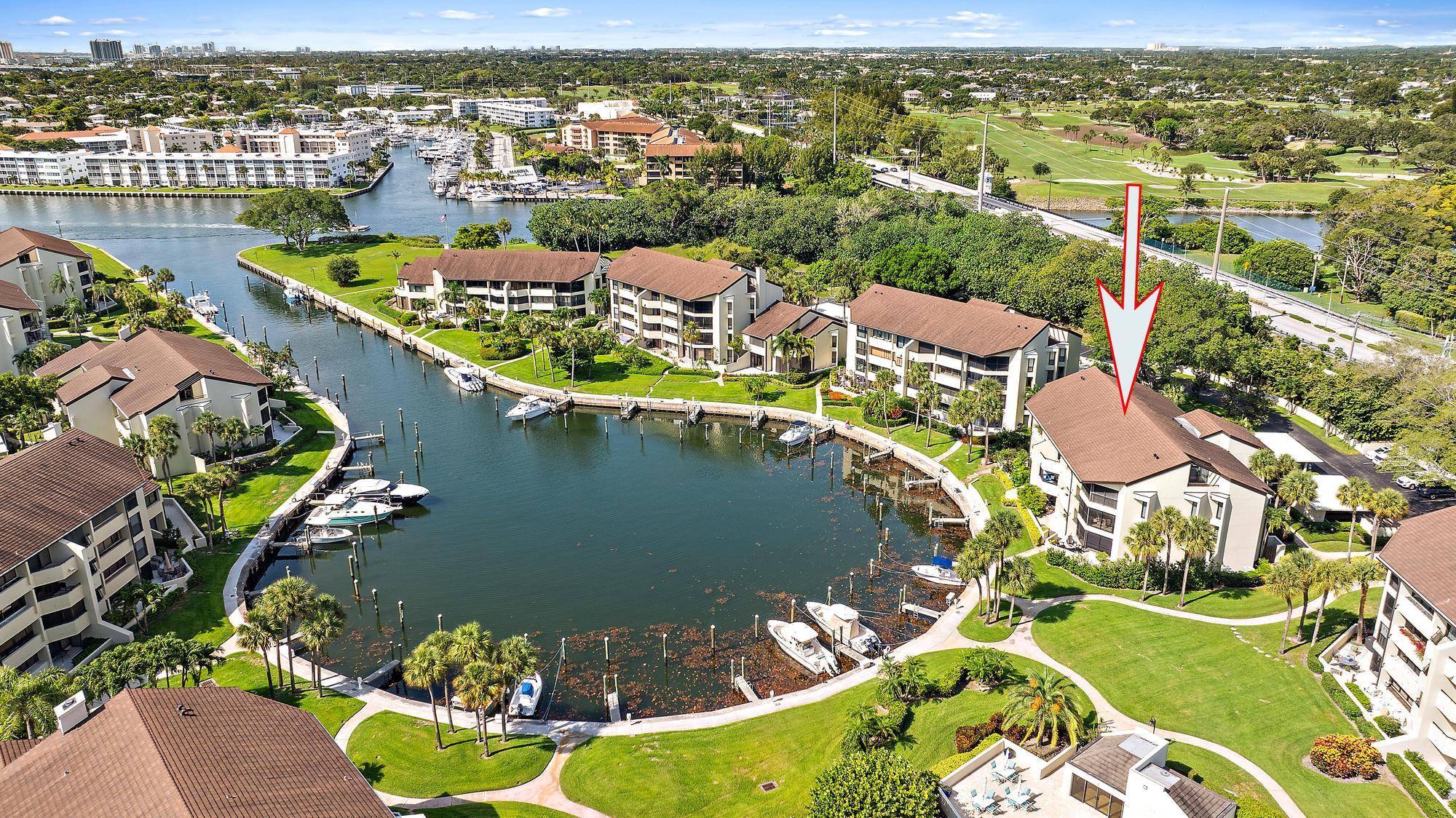 A boater's paradise in Harbor Village at Old Port Cove !