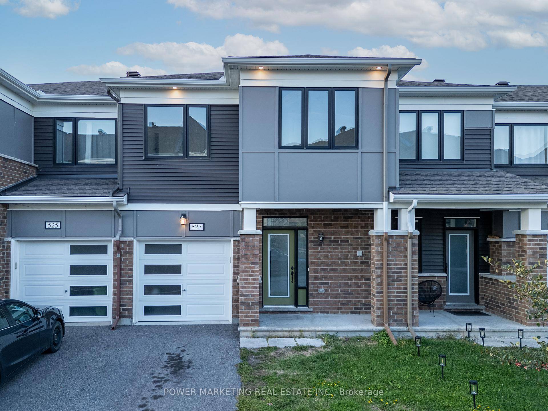 Welcome to 527 Catleaf in Orleans !