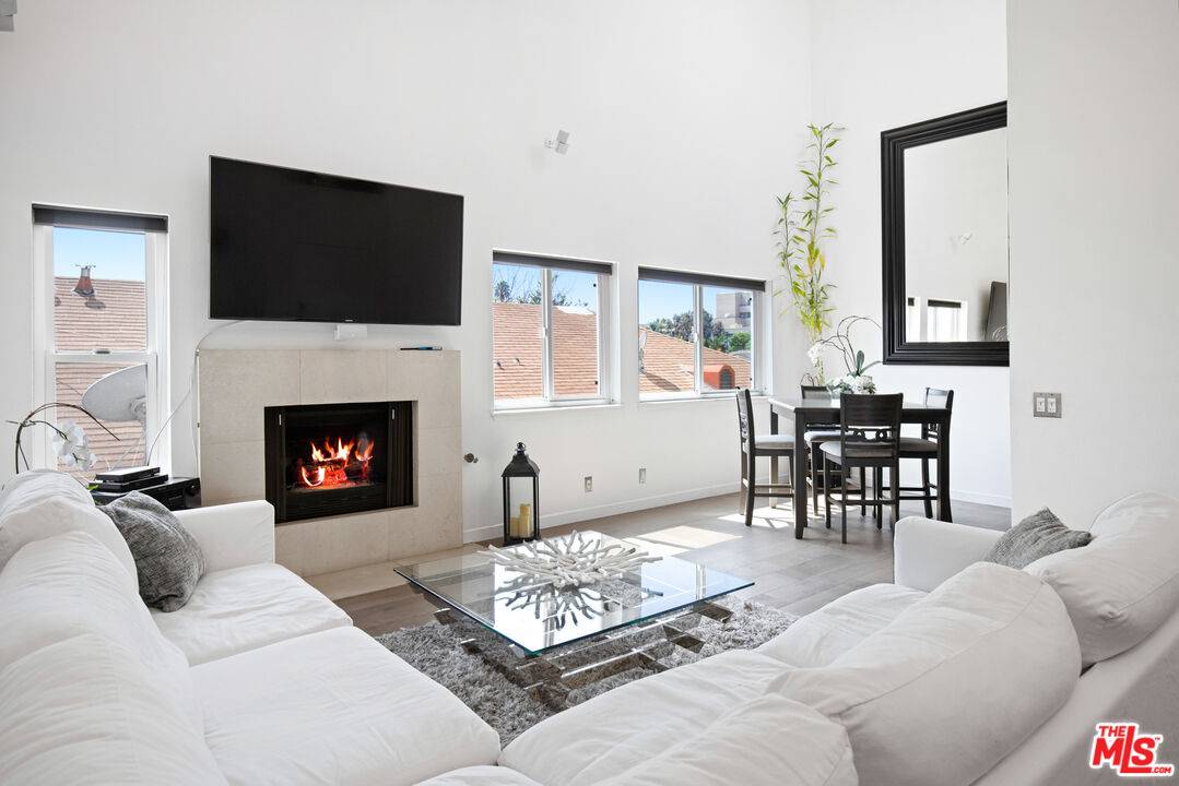 432  S Hamel Rd 2BR Beverly Grove La