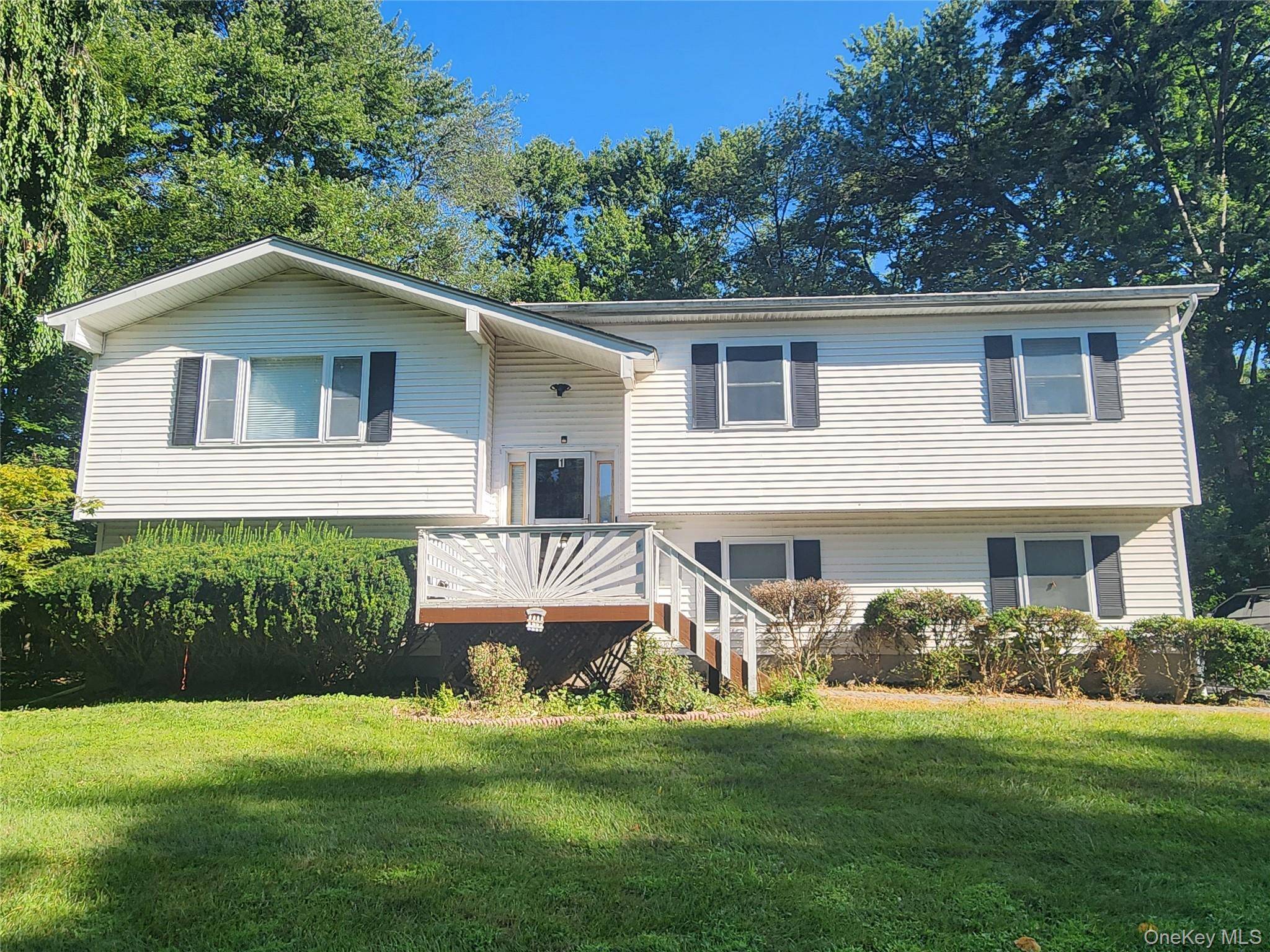 Come check out this 4 bedroom, 3 full bath rental house in the sought after neighborhood of Nanuet which is close to schools, public transportation, restaurants and shopping centers.