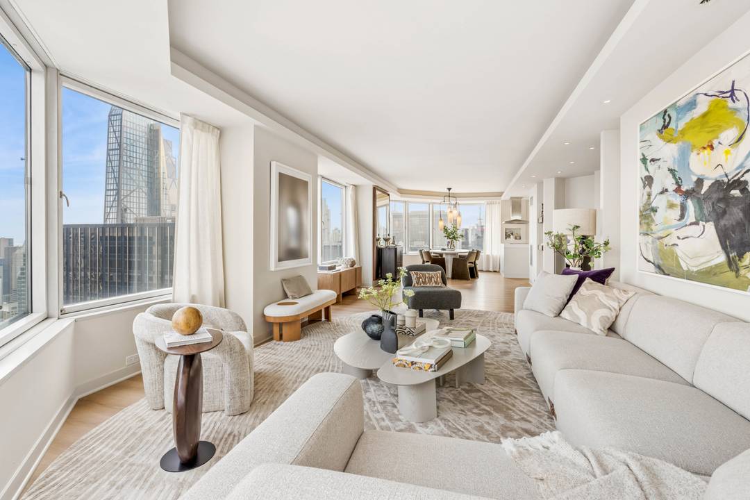 Welcome to 150 West 56th Street, Unit 6001, an exquisite high rise condo nestled in the vibrant heart of New York City !