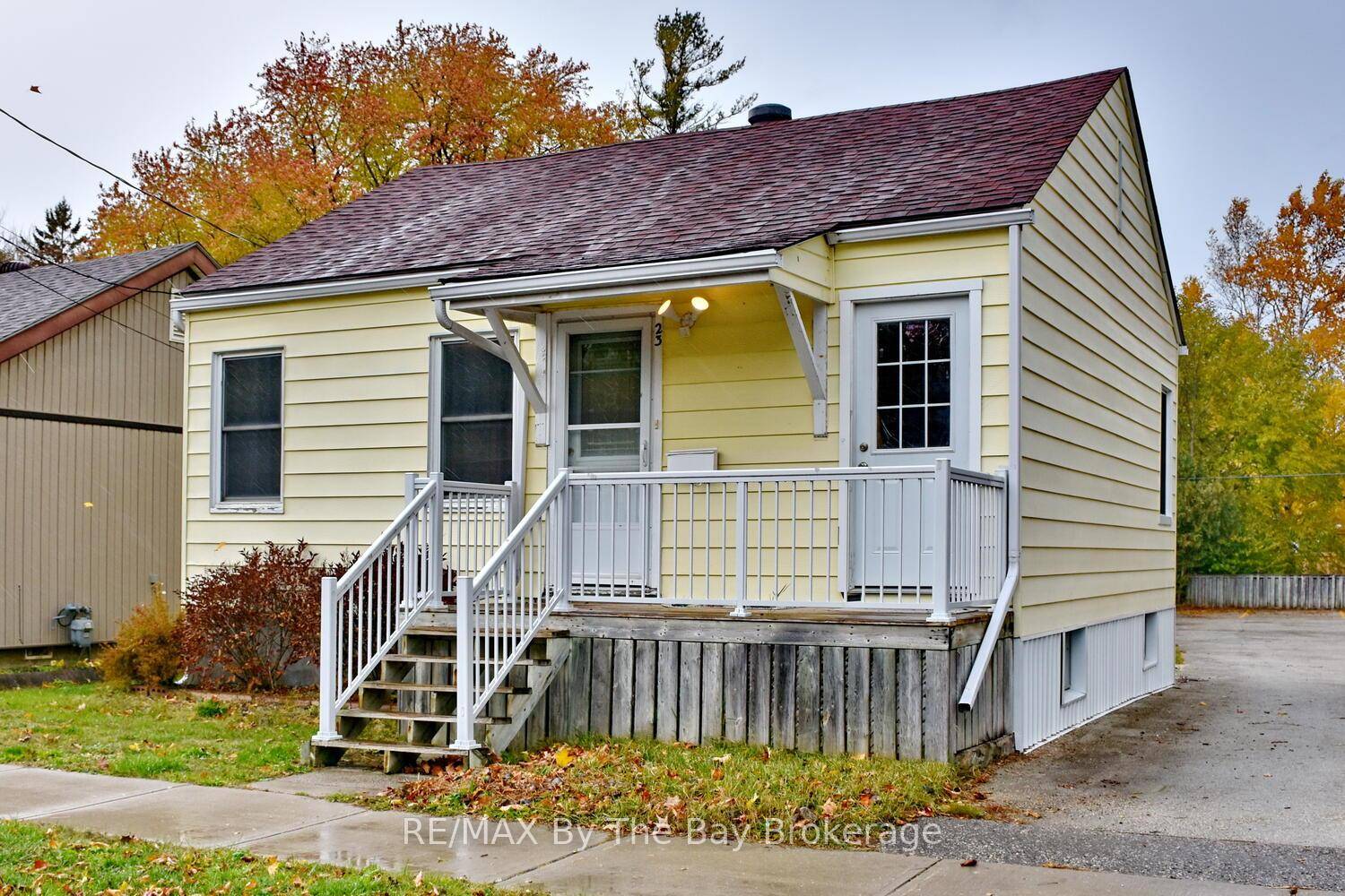 Downtown Collingwood ! This charming residential property offers a cozy and comfortable living space that you'll instantly fall in love with.