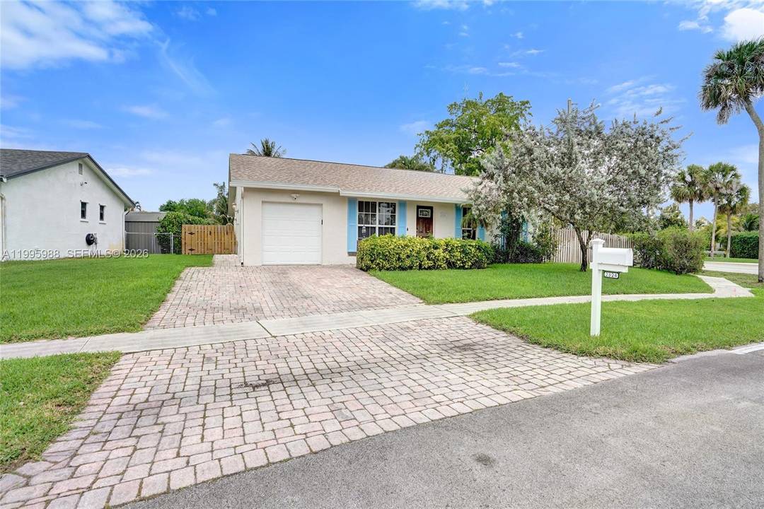 Take a walk through this home with our INTERACTIVE 3D VIRTUAL TOUR and Video.