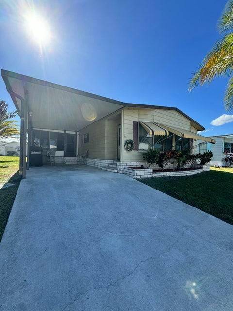 Must See ! Spacious Super Clean 2 Bed, 2 Bath in Sought After 5Must See !