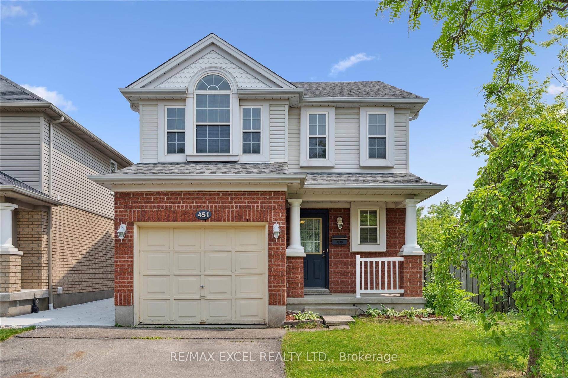 Stunning 3 bed, 3. 5 bath detached home in desirable Eastbridge, nestled on a corner lot in a quiet court.