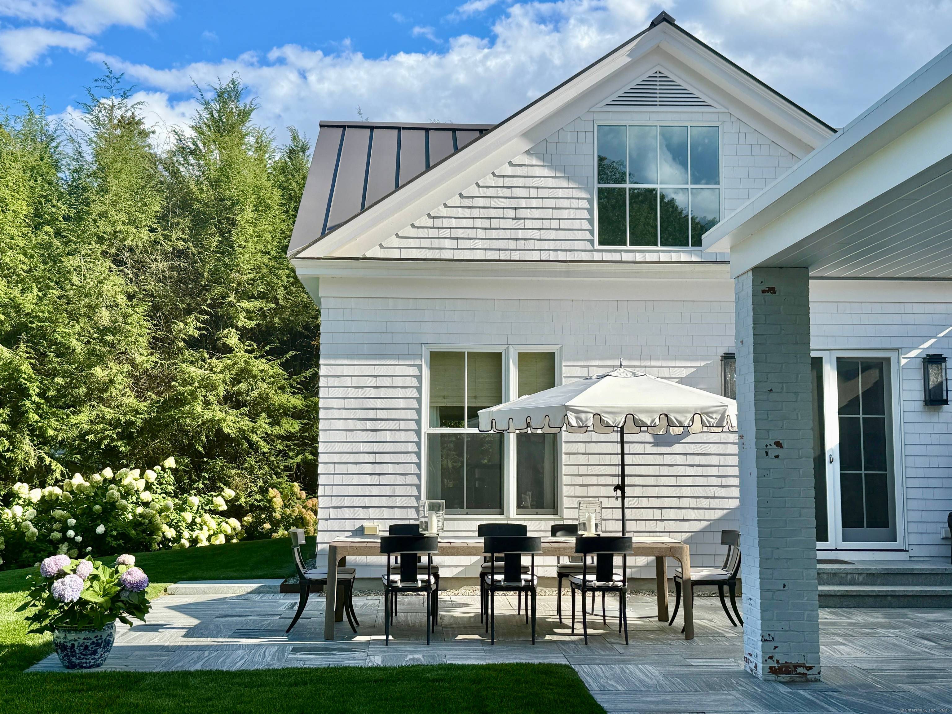 Fresh Update for a Classic Connecticut Home Discover a beautifully restored 1955 waterfront classic.