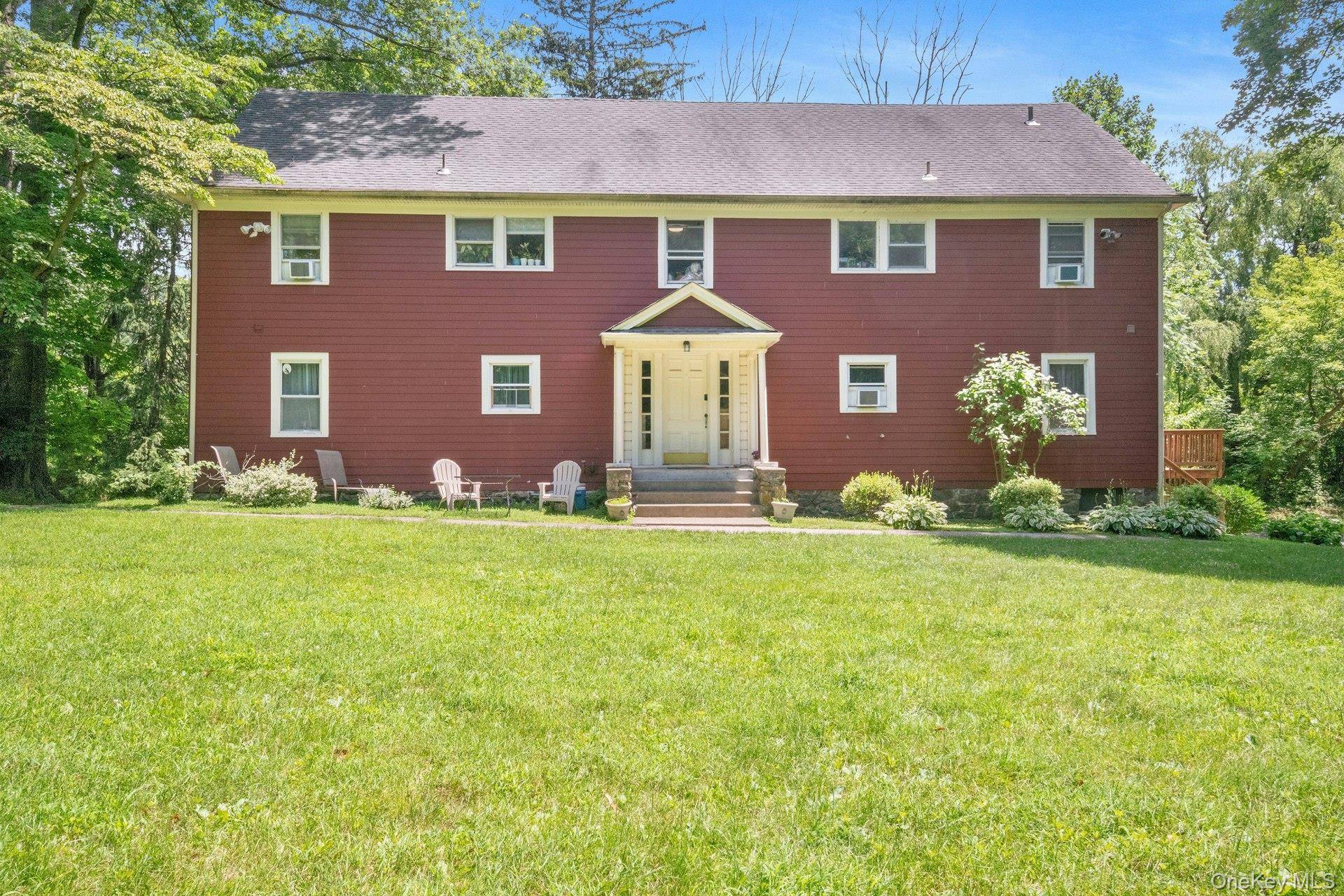 Don't miss this rare opportunity in the coveted Briarcliff Manor School District ; Welcome to this exceptional multi family home located in the highly desirable village of Briarcliff Manor, offering ...