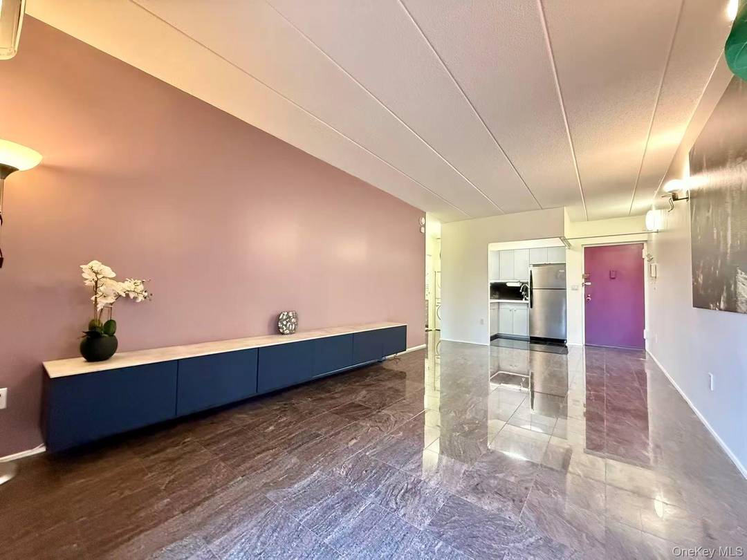 Location... Location... Fully renovated Large 1 bedroom penthouse condo with top line materials and excellent city view, cozy and comfortable unit, with a big balcony, Offering a spacious living room ...