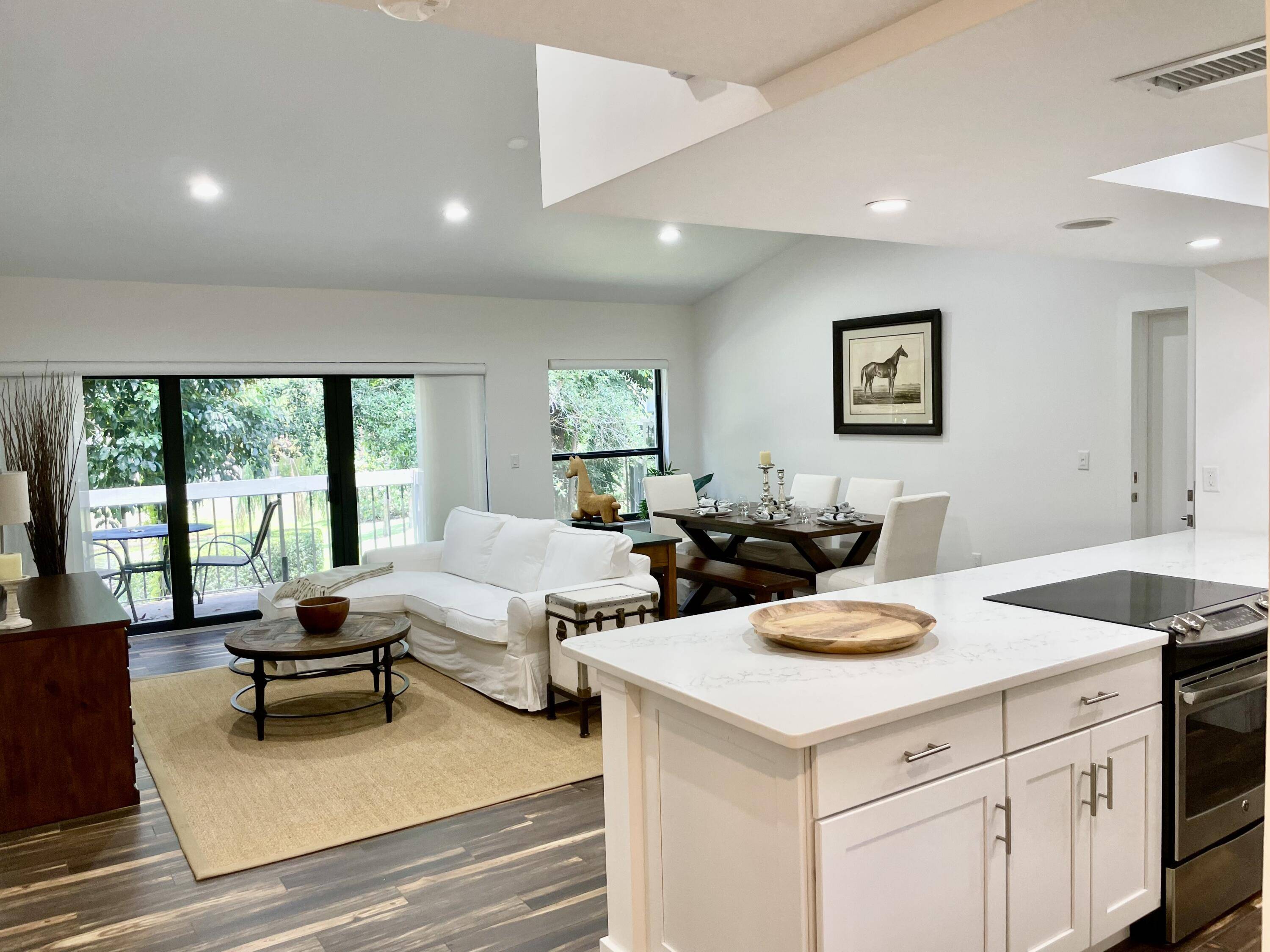 Beautifully remodeled and furnished 1br 1bath 2nd floor condo, located in the prestigious Palm Beach Polo Club is perfect for the winter season.