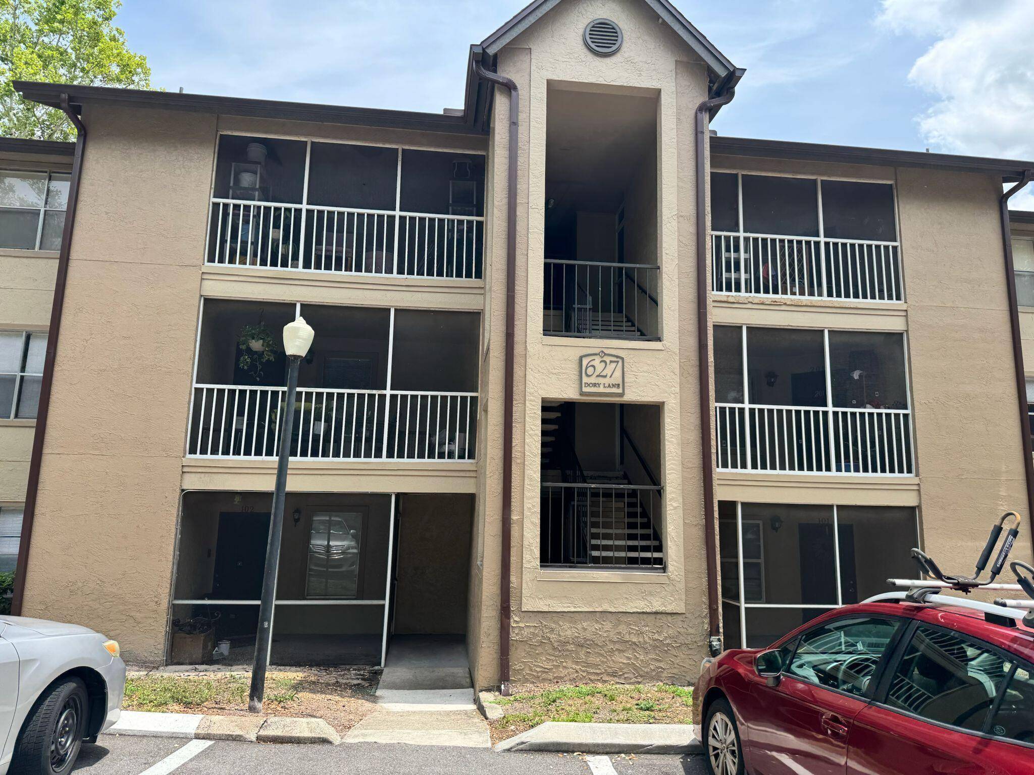 Welcome to this beautifully maintained condo in the heart of Altamonte Springsa''move in ready and full of potential !
