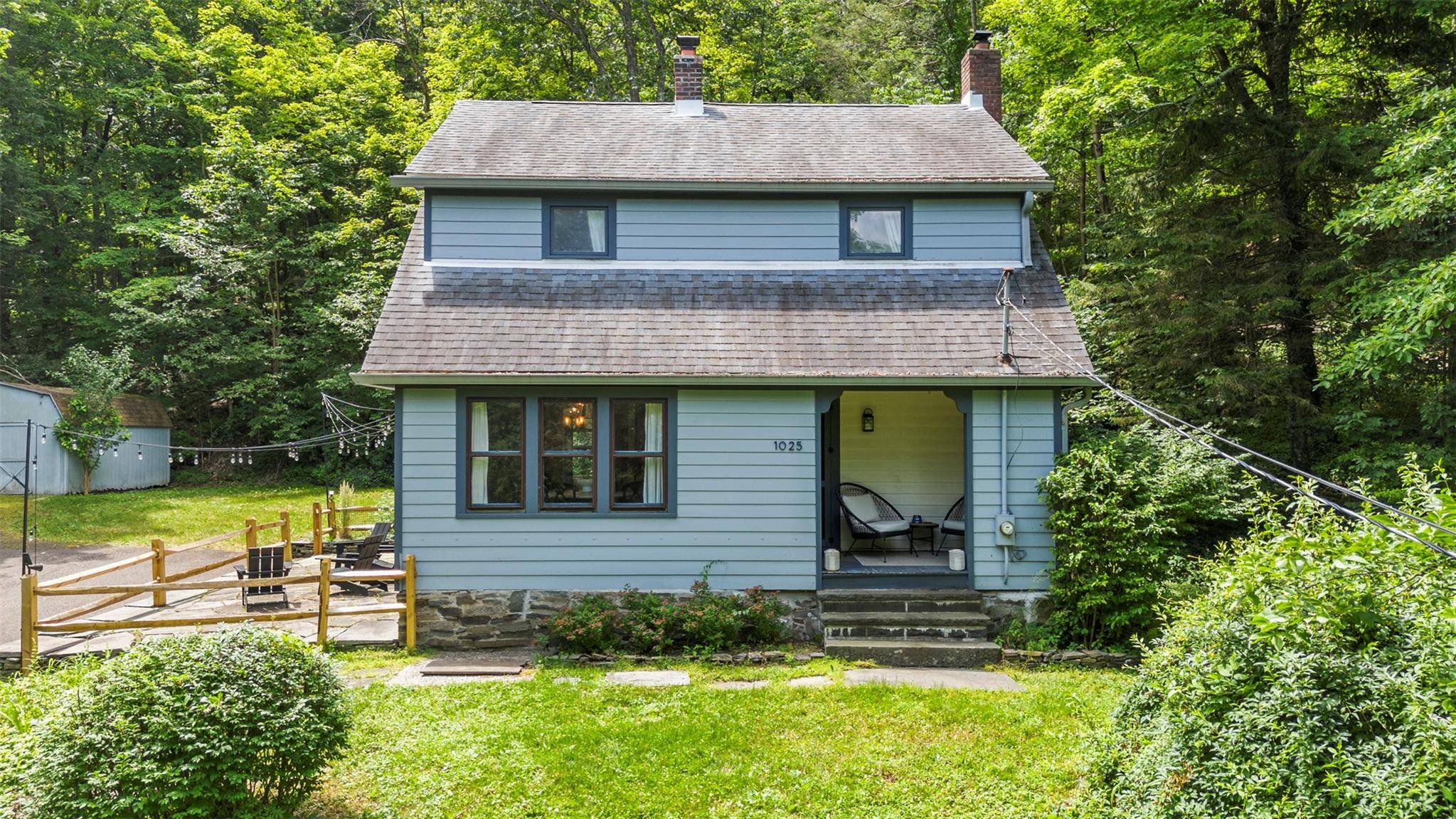 Fully Furnished Designer Rental in the Heart of the Hudson Valley.