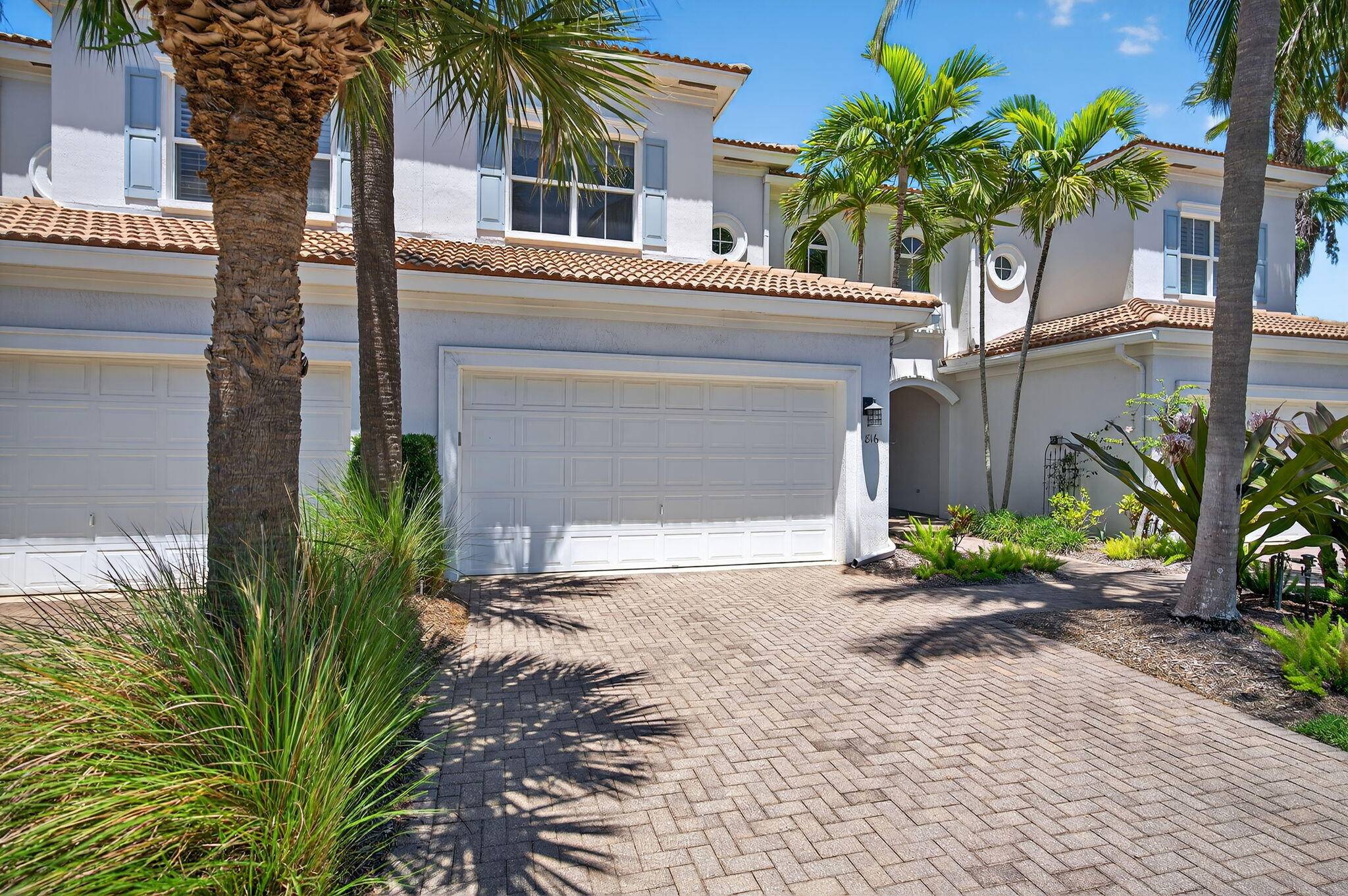 Seasonal rental in gated Jupiter Harbour !