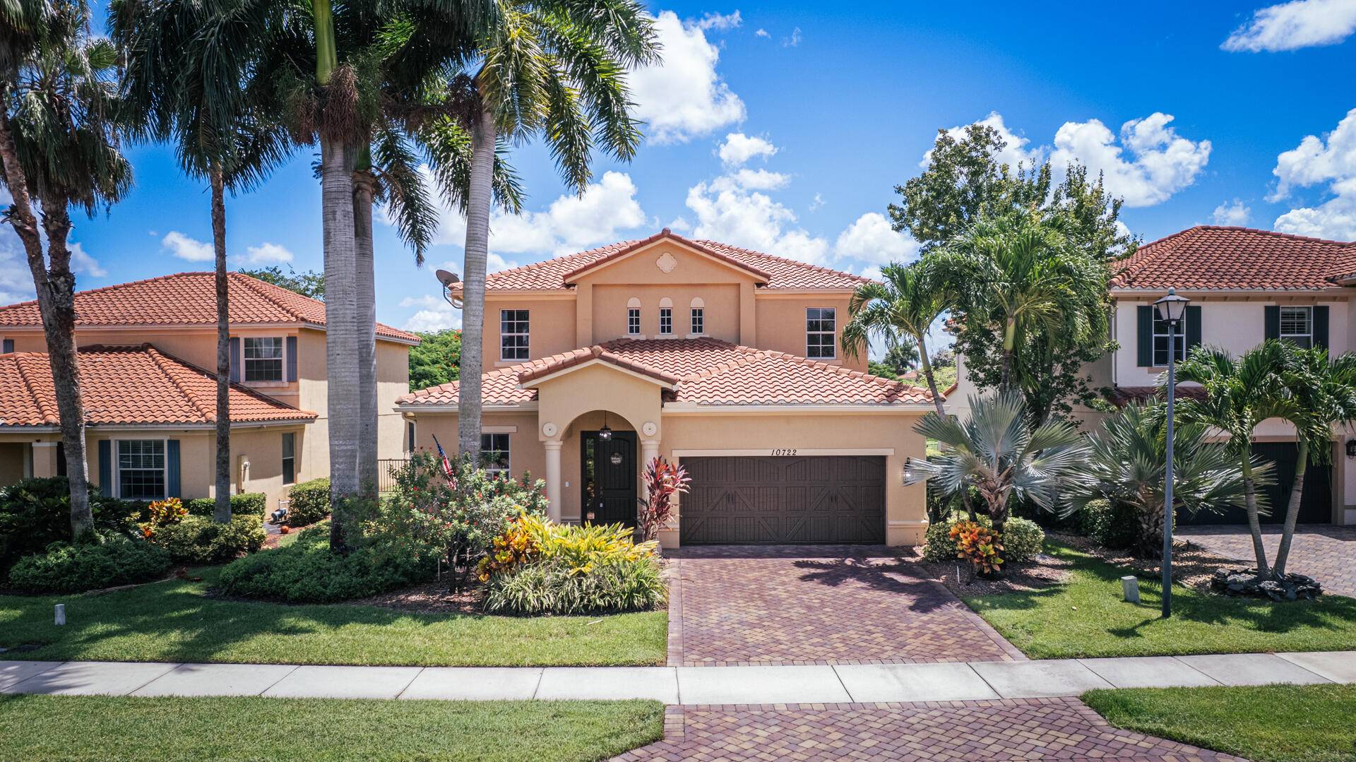 Located in the prestigious Oakmont Estates, this elegant 5 bedroom, 4 bathroom lakefront home sits on a premium lot with expansive water views and no rear neighbors.