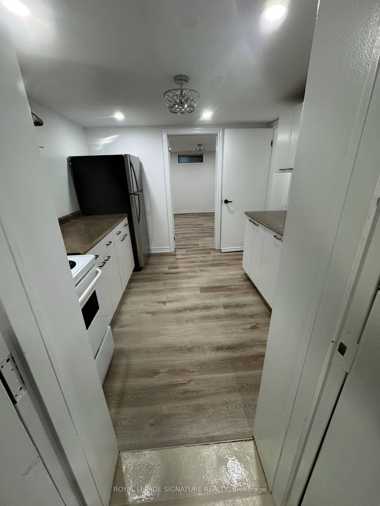 Prime Peel Village North Bungalow Basement !
