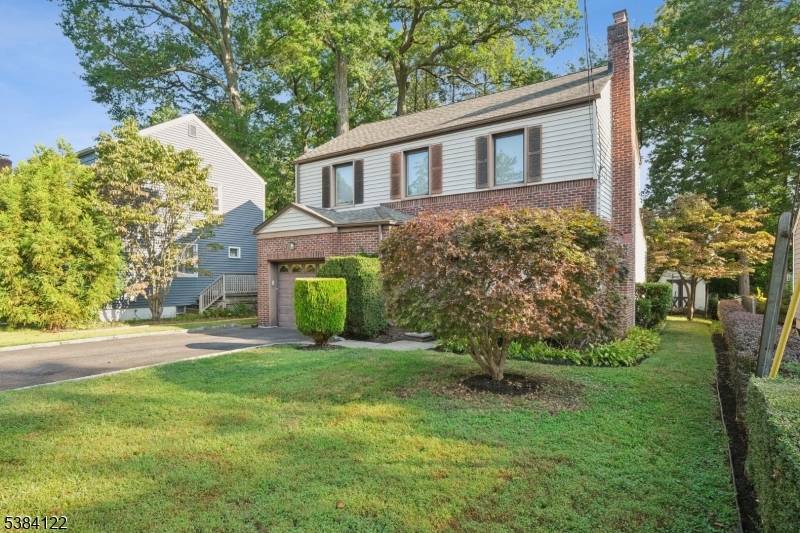 Welcome to 20 Kew Drive, a charming single family home nestled on a quiet, tree lined street in the heart of Springfield.