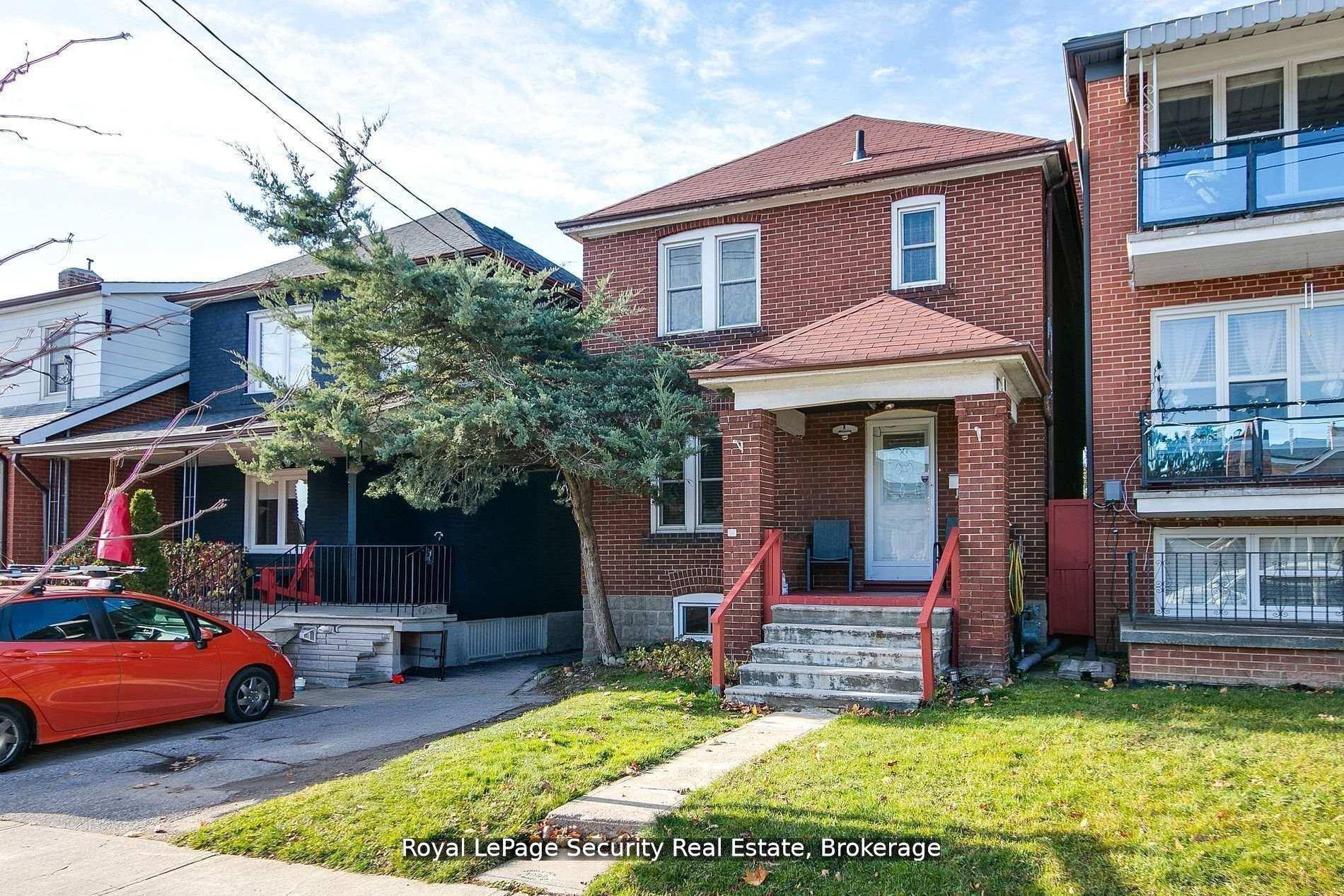 Spacious 2 Storey Detached home in high demand area of Briar Hill Belgravia.