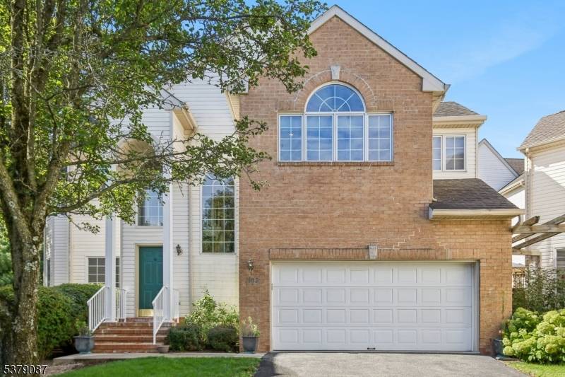 Elegant Stand Alone Townhouse in prestigious Villas at Crown View.