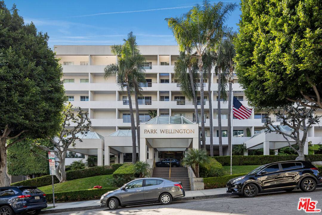 1131 Alta Loma Rd 1BR Sunset Strip La