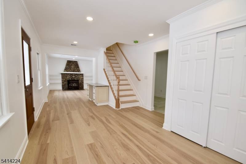 WOW ! Awesome 4 bedroom 3.