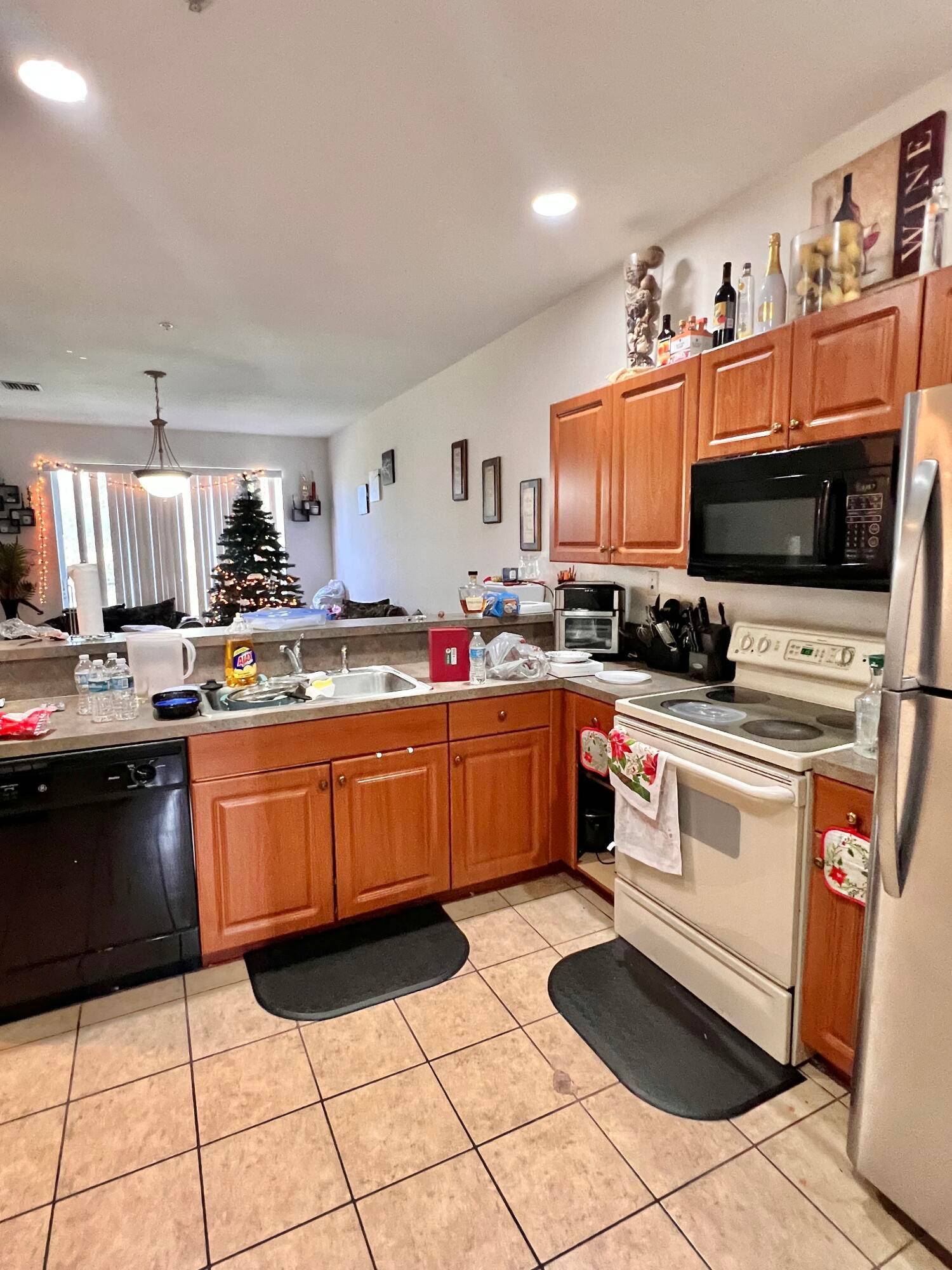 Don't miss this exceptional opportunity to own a spacious 3 bedroom, 2 bathroom condo in the sought after Marsh Harbour community.