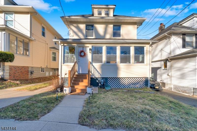 Beautiful 3 Bedroom classic Colonial in a lovely neighborhood !