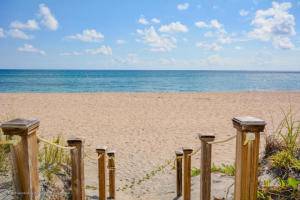 This spacious 2 bedroom 2 bath residence features a desirable split floor plan, providing complete privacy for family and guests.