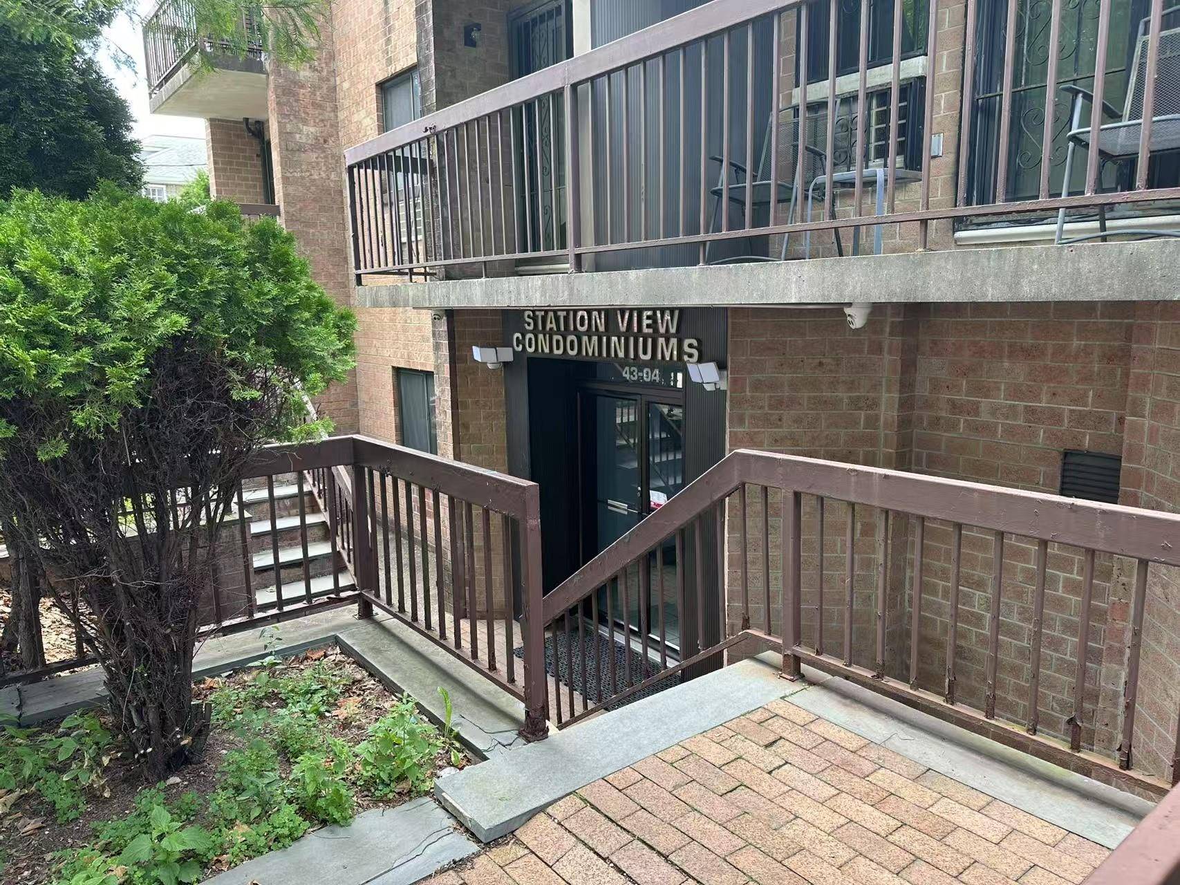 This is a great opportunity for medical professionals to start owning a business, surrounded by high density residential area, low competition in this neighborhood.