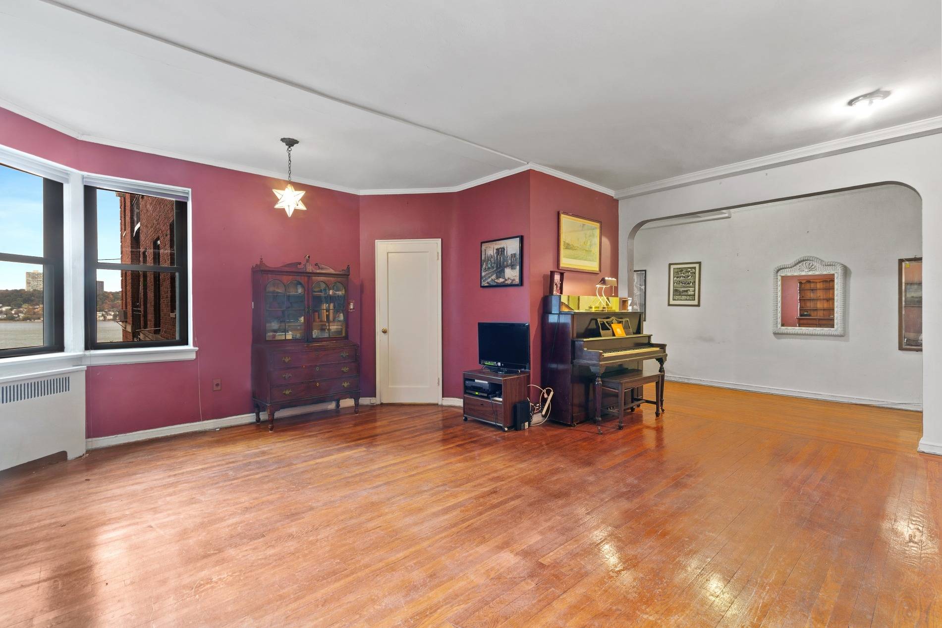 SUNSETS OVER THE HUDSON This expansive one bedroom on Riverside Drive floods with sunlight and Hudson River views ; a dramatic backdrop for an exceptional home.