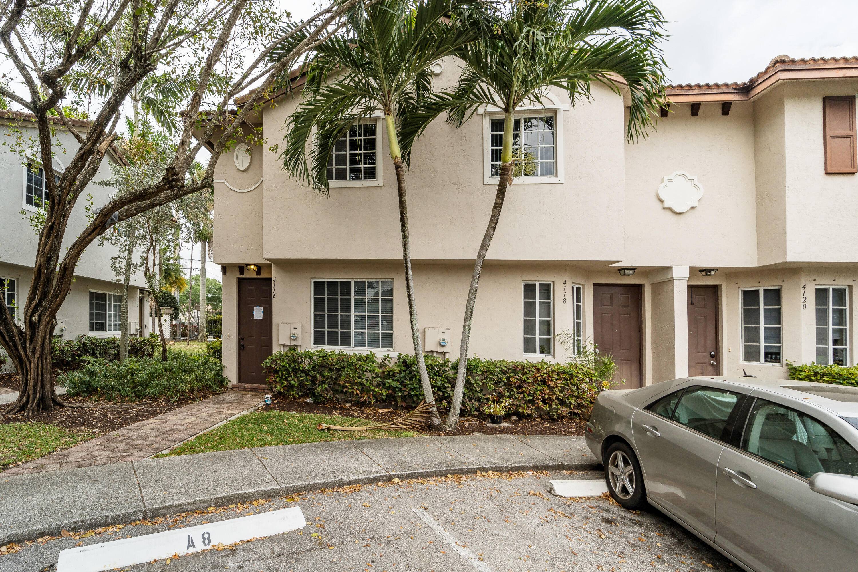 Wonderful Two story townhouse located in a gated community of Mediterranea.