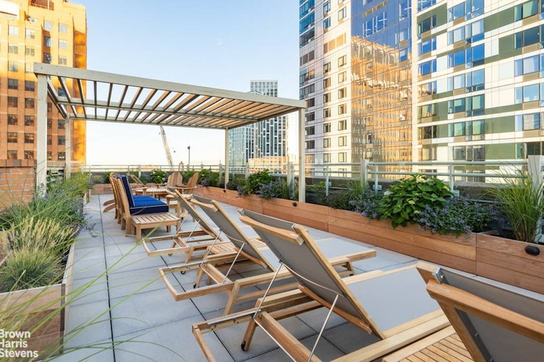 Brand spanking new w over 1, 250 SqFt !