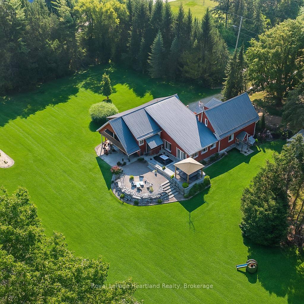 Welcome to your private rural oasis !
