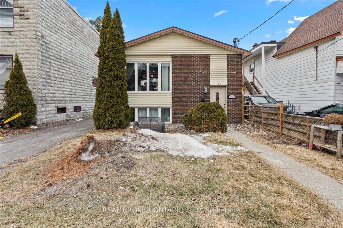 Welcome to 161 Guigues Avenue, a well maintained freehold duplex nestled in the heart of Ottawa's vibrant ByWard Market neighbourhood.