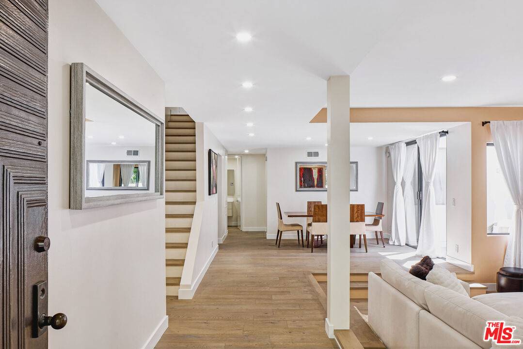 2467   Century Hl 2BR Beverlywood La