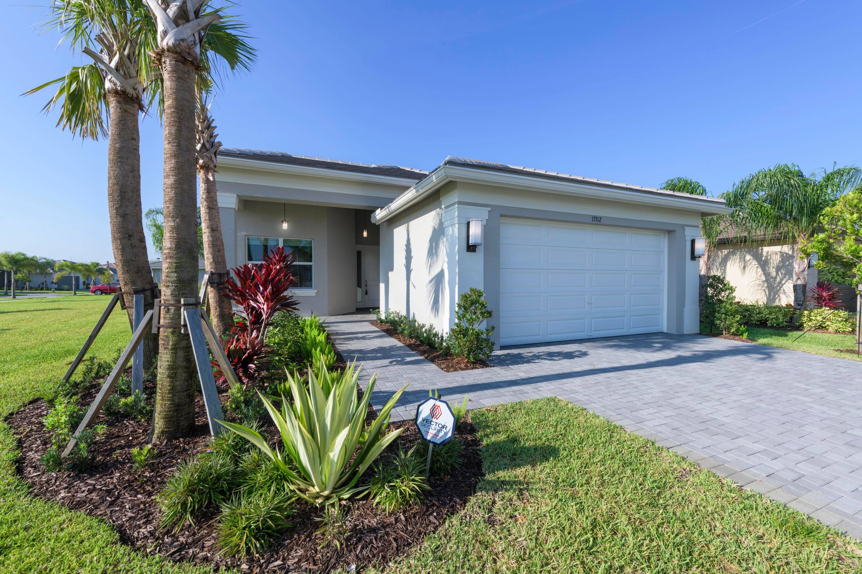 Beautiful ''Sierra'' model in Valencia Grove at Riverland !