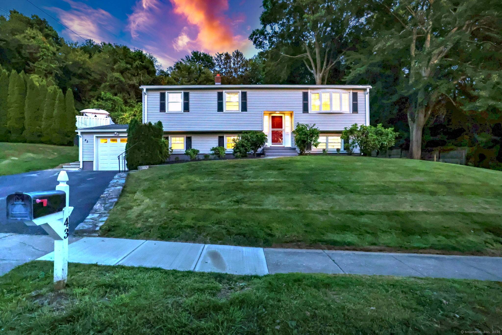 Just Reduced to 564, 900 !